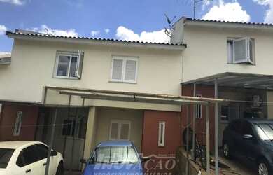 Imagem: A casa possui 2 Dormitórios, 1 Banheiro, 1 Vaga na garagem