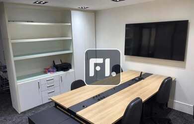 Imagem: O depósito possui 2 Vagas na garagem, 97m² de Área e está