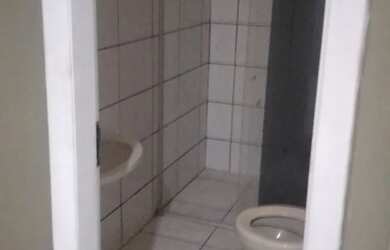 Imagem: A casa possui 2 Dormitórios e 2 Banheiros e está localizado