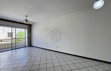 Imagem: O apartamento possui 3 Dormitórios, 1 Banheiro, 2 Vagas na