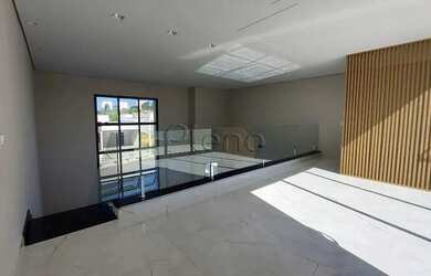 Imagem: A casa em condomínio possui 3 Dormitórios, 2 Banheiros, 4