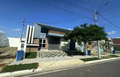 Imagem: A casa em condomínio possui 3 Dormitórios, 4 Banheiros, 2