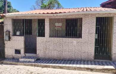 Imagem: A casa possui 4 Dormitórios, 3 Banheiros, 240m² de Área