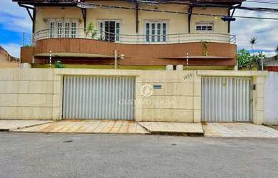 Imagem: A casa possui 4 Dormitórios, 5 Banheiros, 5 Vagas na garagem