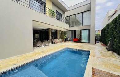 Imagem: A casa em condomínio possui 3 Dormitórios, 5 Banheiros, 4