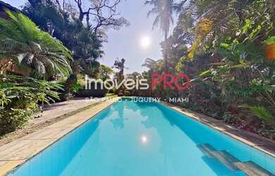 Imagem: A casa possui 4 Dormitórios, 4 Banheiros, 2 Vagas na garagem