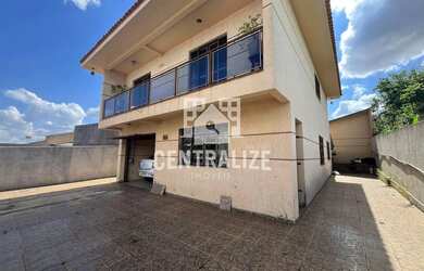 Imagem: A casa possui 2 Dormitórios, 3 Banheiros, 1 Vaga na garagem