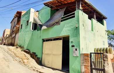 Imagem: A casa em condomínio possui 3 Dormitórios, 2 Banheiros, 2
