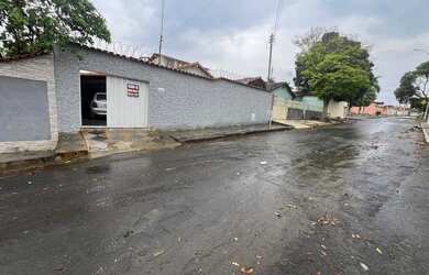 Imagem 3: CASA ESPAÇOSA NO JK. Área de serviço, 100m² de Área, 4 Vagas na garageme3...