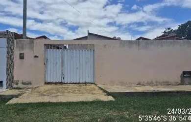 Imagem: A casa possui 2 Dormitórios, 1 Banheiro, 230m² de Área e