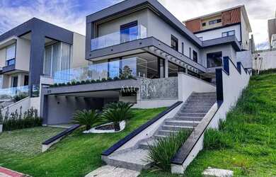 Imagem: A casa em condomínio possui 4 Dormitórios, 5 Banheiros, 4