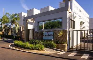 Imagem: O apartamento possui 2 Dormitórios, 1 Banheiro, 1 Vaga na garagem