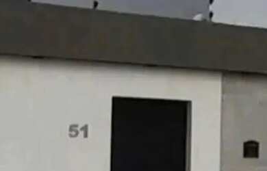 Imagem: A casa possui 3 Dormitórios, 3 Banheiros, 2 Vagas na garagem