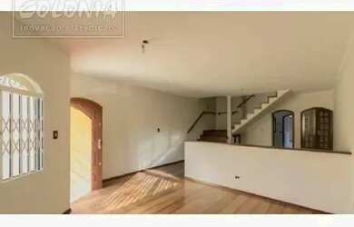 Imagem: A casa possui 3 Dormitórios, 3 Banheiros, 5 Vagas na garagem