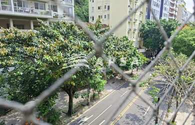 Imagem: O apartamento possui 3 Dormitórios, 1 Banheiro, 80m² de Área