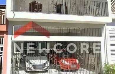 Imagem: A casa possui 3 Dormitórios, 1 Banheiro, 2 Vagas na garagem