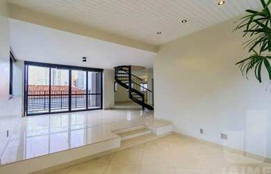 Imagem: O apartamento possui 3 Dormitórios, 1 Banheiro, 4 Vagas na