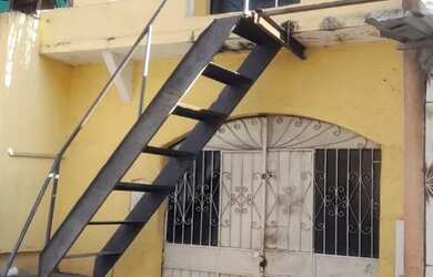 Imagem: A casa possui 2 Dormitórios, 2 Banheiros, 2 Vagas na garagem