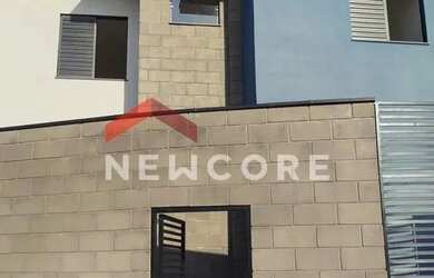 Imagem: A casa possui 3 Dormitórios, 2 Banheiros, 2 Vagas na garagem