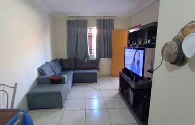 Imagem: A casa possui 2 Dormitórios, 1 Banheiro, 1 Vaga na garagem