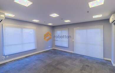 Imagem: O depósito possui 1 Vaga na garagem, 30m² de Área e está