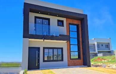 Imagem: A casa possui 3 Dormitórios, 2 Banheiros, 2 Vagas na garagem