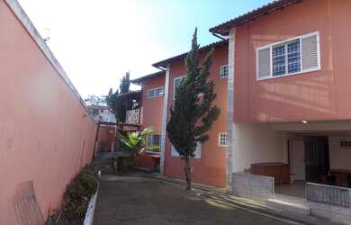 Imagem: A casa possui 5 Dormitórios, 5 Banheiros e 360m² de Área