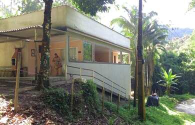 Imagem: A casa possui 3 Dormitórios, 2 Banheiros, Imóvel mobiliado