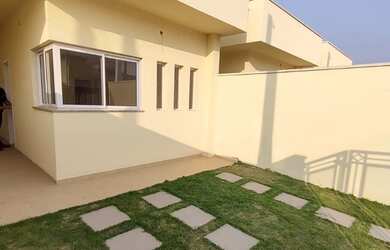 Imagem: A casa possui 2 Dormitórios, 1 Banheiro, 1 Vaga na garagem