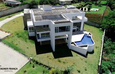 Imagem: A casa em condomínio possui 5 Dormitórios, 5 Banheiros, 4