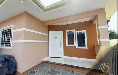 Imagem: A casa possui 3 Dormitórios, 2 Banheiros, 1 Vaga na garagem