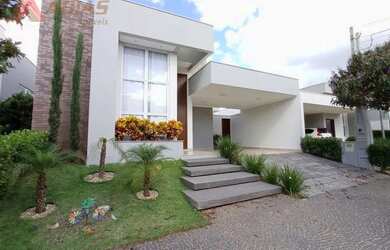 Imagem: A casa em condomínio possui 3 Dormitórios, 4 Banheiros, 2