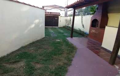 Imagem: A casa possui 2 Dormitórios, 2 Banheiros, 3 Vagas na garagem