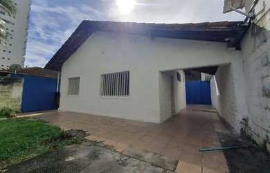 Imagem: A casa possui 2 Dormitórios, 2 Banheiros, 5 Vagas na garagem