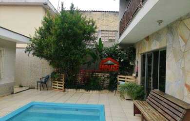 Imagem: A casa possui 4 Dormitórios, 3 Banheiros, 4 Vagas na garagem