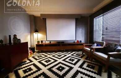 Imagem: A casa possui 3 Dormitórios, 4 Banheiros, 2 Vagas na garagem