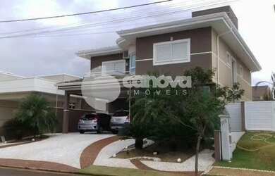 Imagem: A casa em condomínio possui 4 Dormitórios, 4 Banheiros, 4