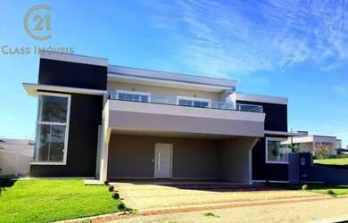 Imagem: A casa em condomínio possui 3 Dormitórios, 3 Banheiros, 270-0m²