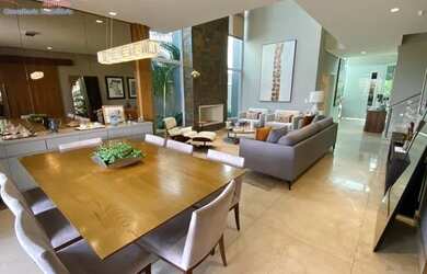 Imagem: A casa possui 4 Dormitórios, 5 Banheiros, 4 Vagas na garagem