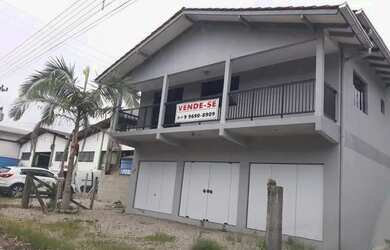 Imagem: A casa possui 3 Dormitórios, 3 Banheiros e está localizado