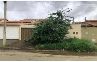 Imagem: A casa possui 2 Dormitórios, 1 Banheiro, 122m² de Área e