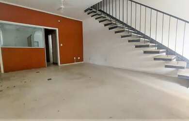 Imagem: A casa possui 3 Dormitórios, 4 Banheiros, 1 Vaga na garagem