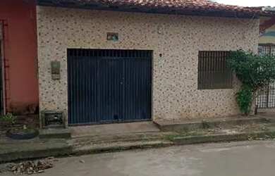 Imagem: A casa possui 3 Dormitórios, 2 Banheiros, 1 Vaga na garagem