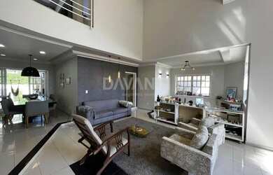 Imagem: A casa em condomínio possui 3 Dormitórios, 5 Banheiros, 4