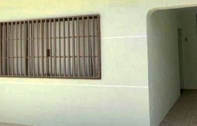 Imagem: A casa possui 3 Dormitórios, 3 Banheiros, 3 Vagas na garagem