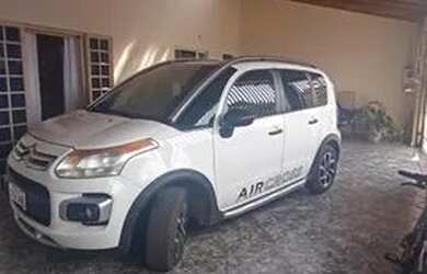 Imagem: Casa Bauru 2000/ Mary dota