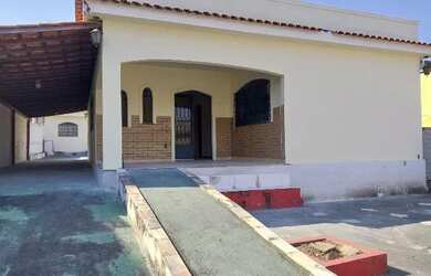 Imagem: A casa possui 5 Dormitórios, 3 Banheiros, 5 Vagas na garagem