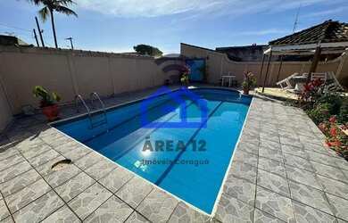 Imagem: A casa possui 4 Dormitórios, 2 Banheiros, 3 Vagas na garagem