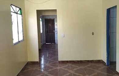 Imagem: A casa possui 3 Dormitórios, 2 Banheiros, 1 Vaga na garagem