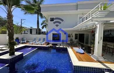 Imagem: A casa possui 4 Dormitórios, 5 Banheiros, 3 Vagas na garagem